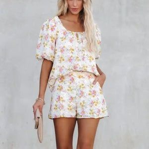 VICI floral set on twelfth shorts and blouse M